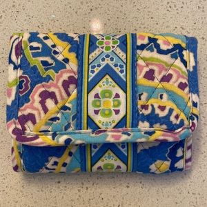 🆕 VERA BRADLEY — Capri Blue Pocket Wallet